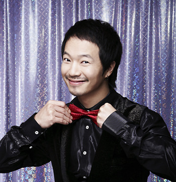 정철호(멀티맨,웨이터, MC, 음반 사장 역)